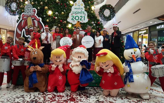 เริ่มแล้วสัญลักษณ์เทศกาลแห่งความสุข พิธีเปิดไฟต้นคริสต์มาส สูงที่สุดในจังหวัดระยอง