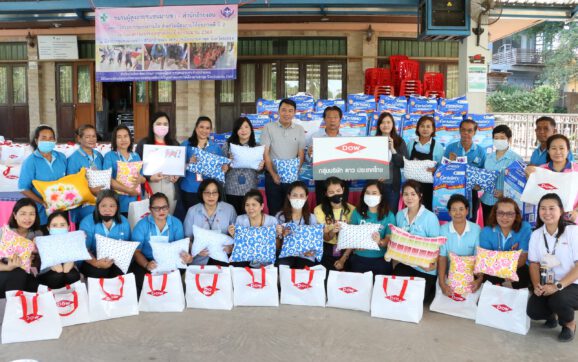 DOW มอบ หมอนหนุนอุ่นหัวใจและของใช้ ให้ผู้สูงอายุและผู้ป่วยติดเตียงในชุมชน