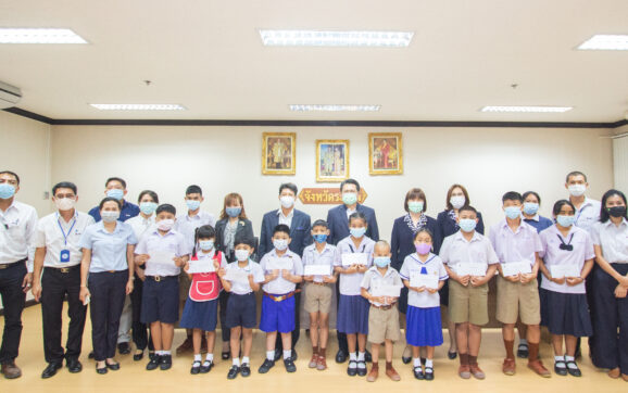 กลุ่ม ปตท.จังหวัดระยอง สนับสนุนทุนการศึกษาบุตรชมรมสมาคมแม่บ้านมหาดไทย