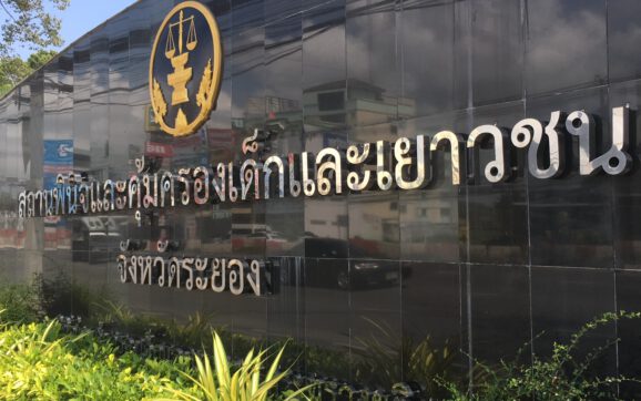 แม่ร้องมูลนิธิปวีณา หลังลูกชายบอกถูกพ่อบ้านสถานพินิจฯเตะจนอาเจียนเป็นเลือด