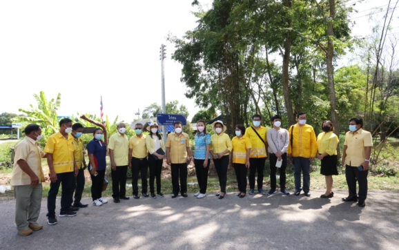 คณะกรรมการคัดสรรหมู่บ้านเศรษฐกิจพอเพียงฯลงพื้นที่ตรวจหมู่บ้านที่เข้าประกวดเป็นหมู่บ้าน อยู่เย็น เป็นสุข
