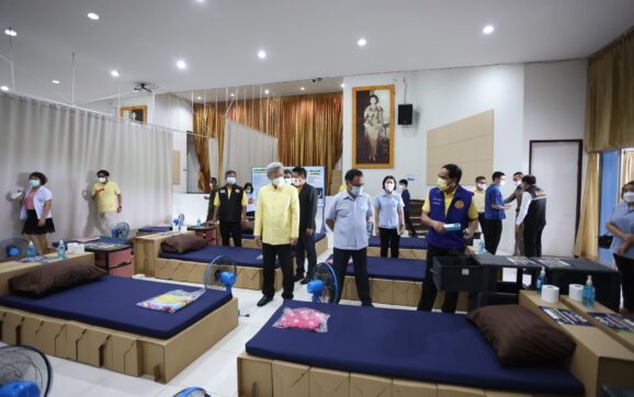 พ่อเมืองระยอง เปิดศูนย์พักคอยผู้ป่วยโควิด19 เทศบาลมาบข่า