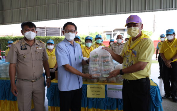จ.ระยอง เปิดโรงครัวพระราชทานช่วยเหลือร.พ.สนาม ภายใต้กิจกรรมจิตอาสา มีแล้วแบ่งปัน