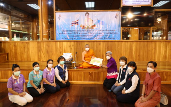 เหล่ากาชาดระยองสนับสนุนน้ำมันเชื้อเพลิงและถวายถ่านหุงต้มช่วยเหลือวัดที่รับฌาปณกิจศพผู้เสียชีวิตจากโควิด19