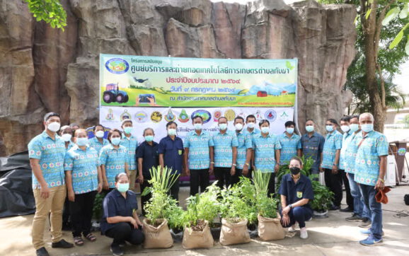 เทศบาลตำบลทับมา น้อมนำแนวพระราชดำริฯชวนประชาชนปลูกผักสวนครัว แบ่งเบาค่าใช้จ่ายช่วงโควิด19