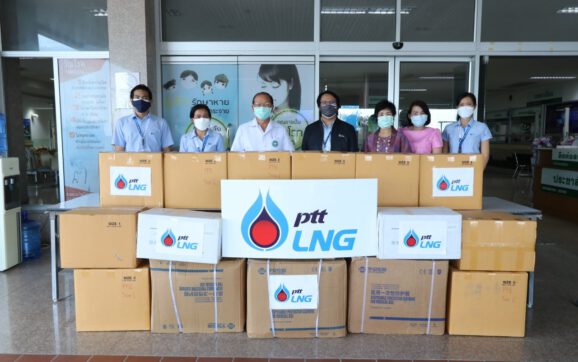 PTT LNG มอบชุด PPE ให้กับ 3 ร.พ.ในพื้นที่ระยอง ที่ปฏิบัติงานอยู่ด่านหน้าดูแลผู้ติดเชื้อโควิด-19