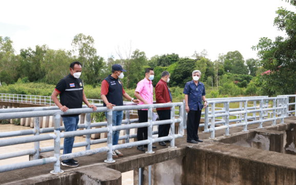 พ่อเมืองระยองนำหน่วยงานที่เกี่ยวข้องติดตามสถานการณ์น้ำหลังฝนตกหนักติดต่อกันหลายวัน