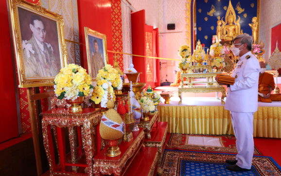 จังหวัดระยองทำพิธีอัญเชิญผ้าไตรพระราชทาน โครงการทุนเล่าเรียนหลวงสำหรับพระสงฆ์ไทย