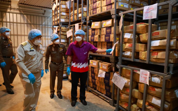 พ่อเมืองระยอง นำเจ้าหน้าที่ตรวจห้องเย็น ห้ามกักตุนสินค้ามีโทษรุนแรงโดยเฉพาะเนื้อหมู