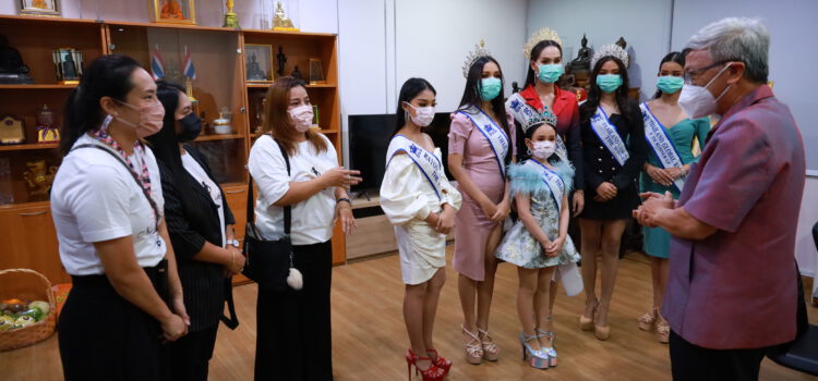 นางงามเด็กตัวแทนประเทศไทย เข้าขอพรผวจ.ระยองก่อนเดินทางไปประกวดเวทีระดับโลกในต่างประเทศ