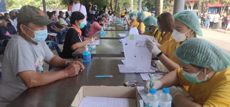 เทศบาล ต.ทับมา เร่งฉีดวัคซีนเข็ม 3 ป้องกันโควิด-19 ให้กับประชาชนในพื้นที่