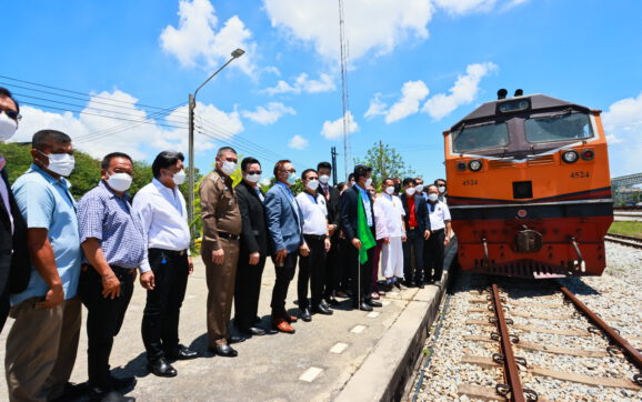 รมช.สาธิต เปิดขบวนรถไฟเที่ยวปฐมฤกษ์ ส่งทุเรียน-มะพร้าว 60 ตันไปประเทศจีน