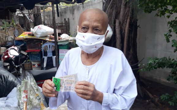 แม่ชีวัย 71 ปี ดวงเฮงถูกรางวัลที่ 1 รับเงิน 12 ล้านบาท