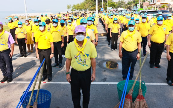 ระยองเปิดกิจกรรมจิตอาสา ทำความสะอาดชายหาด เนื่องในวันข้าราชการพลเรือน ประจำปี 2565
