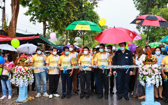 บ้านหนองพญา ต.บ้านแลง เปิดเทศกาลผลไม้ นำผลผลิตจำหน่ายให้ผู้บริโภคโดยตรง