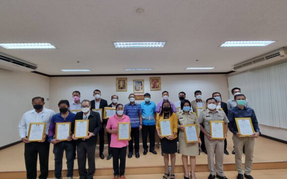 จ.ระยอง มอบเกียรติบัตรการรับรองคุณภาพระบบบริการอนามัยสิ่งแวดล้อมขององค์กรปกครองส่วนท้องถิ่น