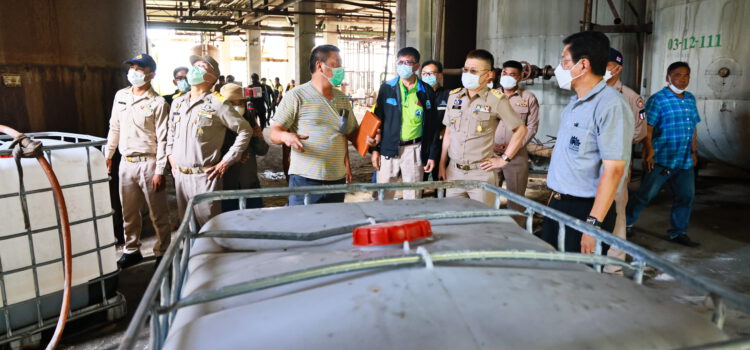 นอภ.บ้านค่าย ตรวจโรงงานกรดมะนาวร้าง หลังยังมีกรดมะนาวรั่วไหลลงคลองทำปลาตายเกลื่อน สั่งเร่งขนย้ายโดยเร็ว