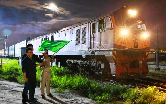 ระยองปล่อยขบวนรถส่งสินค้าคอนเทรนเนอร์ทางรถไฟเที่ยวปฐมฤกษ์จากนิคมฯมาบตาพุดปลายทางประเทศมาเลเซีย