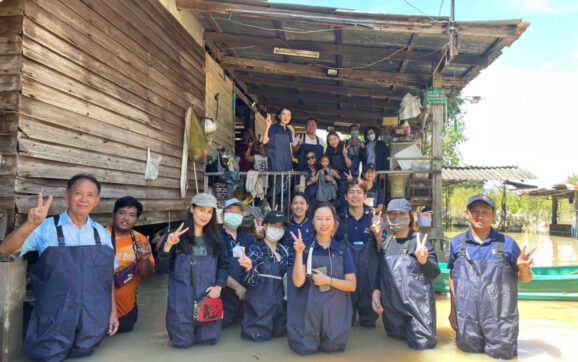 EEC ผนึกกำลัง อบจ.ระยอง เข้าพื้นที่คลายทุกข์ผู้ประสบอุทกภัย