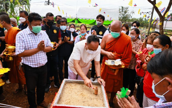 ปลัดจ.ระยอง เป็นประธานหล่อพระพุทธรูปและวางศิลาฤกษ์จัดสร้างองค์ท้าวเวสสุวรรณ วัดเนินสุข