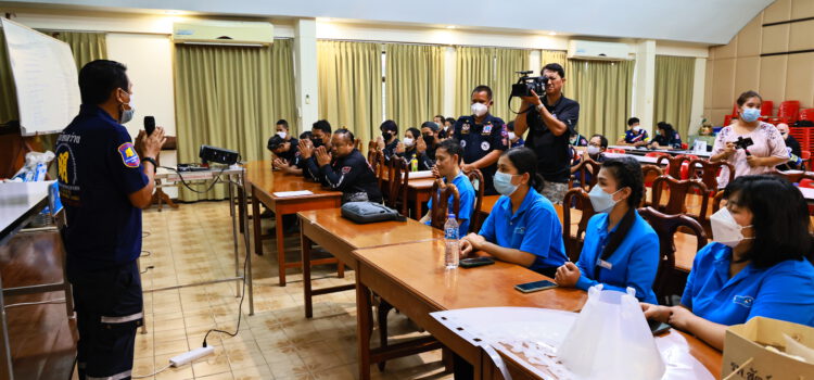 มูลนิธิสว่างพรกุศลระยอง ติวเข้มเจ้าหน้าที่ใช้อุปกรณ์จับและช่วยเหลือสัตว์อันตราย และบาดเจ็บ