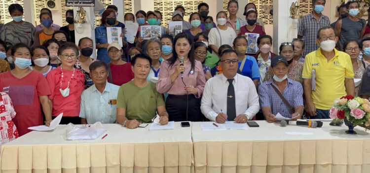 กลุ่มผู้ประกอบการหาบเร่-แผงลอย ยื่นฟ้องบ.ต้นตอน้ำมันรั่วขอชดเชยเยียวยา หลังถูกตัดสิทธิ