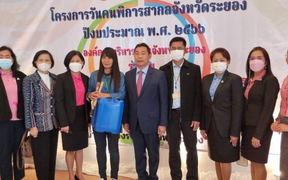 นกน้อย ตัวตึงระยอง ร่วมงานวันคนพิการสากล โชว์ตีกลองต่อหน้าพ่อเมืองระยอง