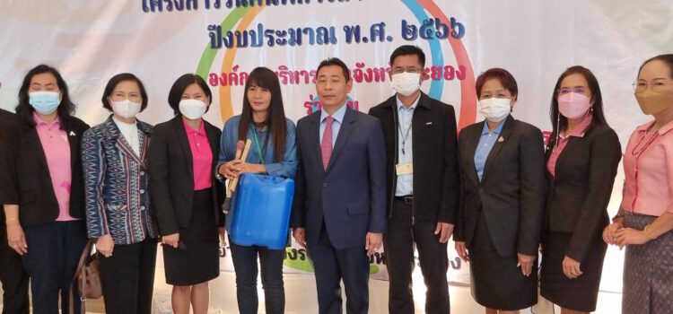 นกน้อย ตัวตึงระยอง ร่วมงานวันคนพิการสากล โชว์ตีกลองต่อหน้าพ่อเมืองระยอง