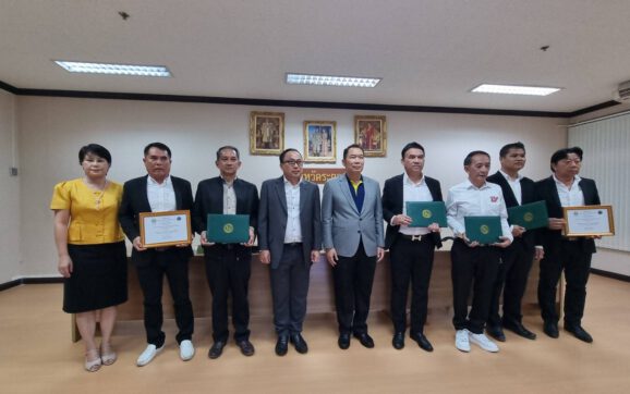 จังหวัดระยอง มอบเกียรติบัตรให้แก่ อปท.ที่มีผลการปฏิบัติงานดีเด่น ประจำปี 2565