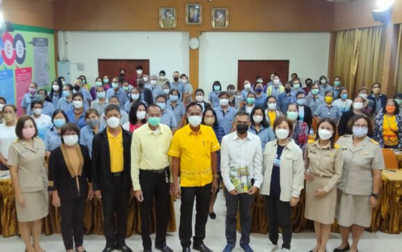 เทศบาลต.ทับมา อบรมเพิ่มมูลค่าจากเปลือกหอยนางรมแก่ประชาชนในพื้นที่ สู่ผลิตภัณฑ์กำจัดลูกน้ำยุงลาย