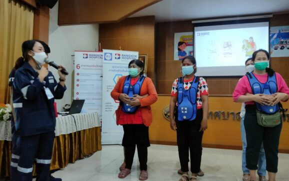 เทศบาล ต.ทับมา จับผู้ปกครองเด็กนักเรียนฝึกการปฐมพยาบาลและฝึกช่วยชีวิตเบื้องต้น
