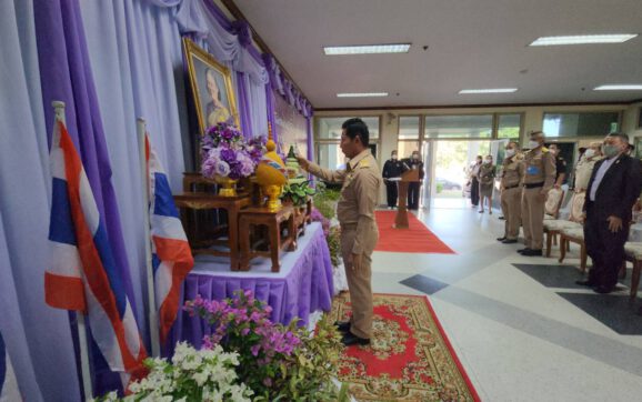 จ.ระยองส่งมอบปลากะตักแห้ง อาหารทะเล ตามโครงการตามพระราชดำริฯให้ผู้แทนกองทัพเรือ