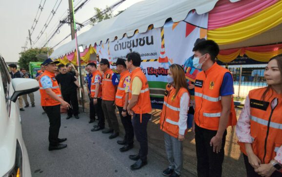 ผวจ.ระยอง ตรวจเยี่ยมให้กำลังใจเจ้าหน้าที่ประจำจุดบริการประชาชนช่วงเทศกาลสงกรานต์