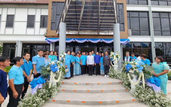 เทศบาลเมืองบ้านฉาง เปิดศูนย์พัฒนาคุณภาพชีวิตผู้สูงอายุ