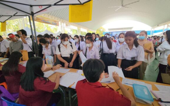 นักเรียนแห่สมัคเรียนเทคนิคระยอง โควต้าพิเศษทั้งระดับ ปวช.และปวส.