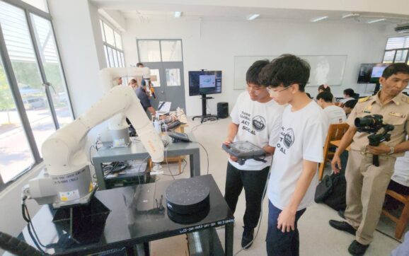 นศ.สิงคโปร์ เดินทางมาศึกษาแลกเปลี่ยนเรียนรู้การศึกษา ด้าน AI Robots IoT กับ นศ.วิทยาลัยเทคนิคระยอง