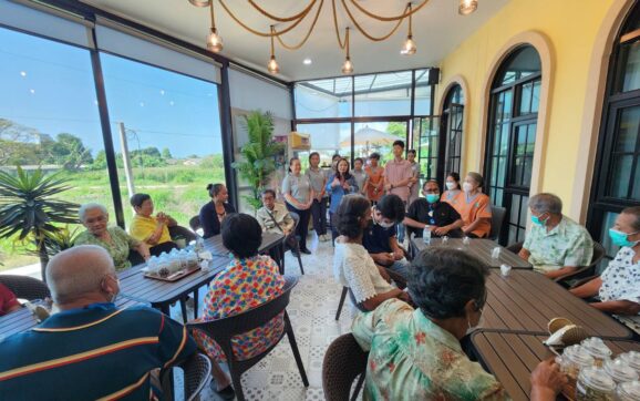 ศูนย์บริการและฟื้นฟูสำหรับผู้สูงอายุในชุมชนเทศบาลต.ทับมา จัดกิจกรรมผ่อนคลายความเครียดผู้สูงอายุ