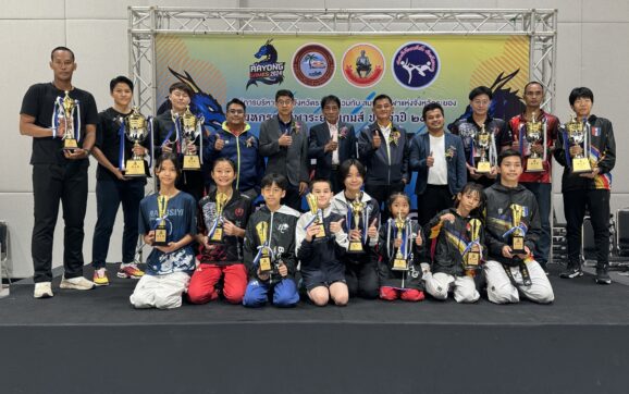 นักกีฬาเทควันโด รับรางวัลในการแข่งขันเทควันโด มหกรรมระยองเกมส์
