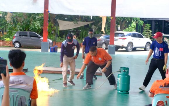 เทคนิคนิคมอุตสาหกรรมระยอง จับมือ บ.GPSC และ บ.อิฮารานิกเกอิ เคมิคัลฯ เติมความรู้ครู บุคลากร และนักศึกษา ฝึกซ้อมระงับอัคคีภัย