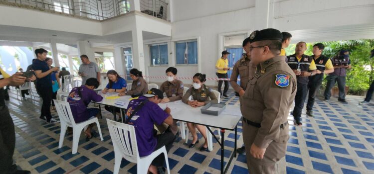 ตำรวจท่องเที่ยวระยอง จับคนขับเรือ-รถโดยสาร ข้ามฟากเกาะเสม็ดตรวจหาสารเสพติด