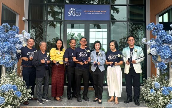 บริษัท ประชารัฐรักสามัคคีระยอง เปิดตัว”ร้านรักระยอง” รวมสุดยอดผลิตภัณฑ์ท้องถิ่นที่ทันสมัย มีเอกลักษณ์ และคุณภาพระดับพรีเมียม