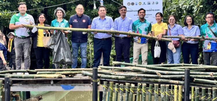 BLCP จับมือกลุ่มประมงเรือเล็กเก้ายอด ทำโครงการ “แนวกันขยะแม่น้ำระยอง จากไม้ไผ่”