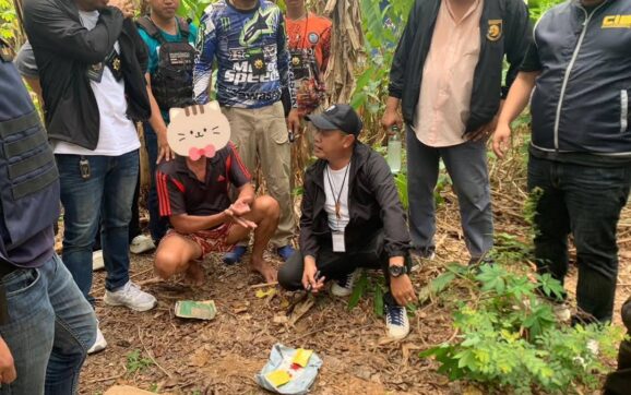 ชุดปฏิบัติการพิเศษกองบังคับการ อส.ระยอง จับหนุ่มใหญ่ 2 ราย ลอบค้ายาบ้า และยาไอซ์