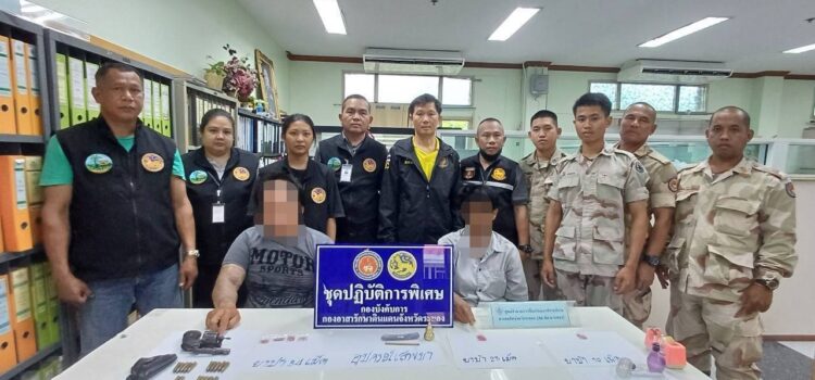 ชุดปฏิบัติการพิเศษกองบังคับการกอง อส.ระยอง รวบ 2 ผู้ต้องหาพร้อมของกลางยาบ้า-อาวุธปืนเถื่อน