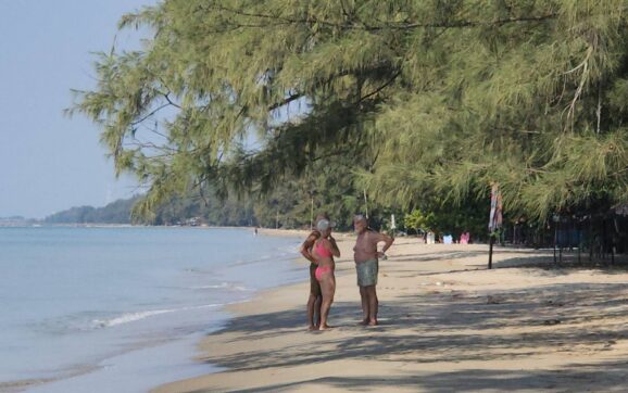 ผู้ประกอบการท่องเที่ยวหาดแม่รำพึง จ.ระยอง ชวนนักท่องเที่ยวสัมผัสบรรยากาศชายหาดที่สวยงาม ขอภาครัฐช่วยจัดกิจกรรมกระตุ้นท่องเที่ยว