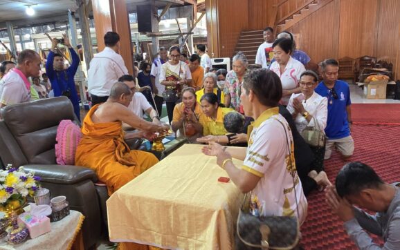 ศิษยานุศิษย์แห่ร่วมงานอายุวัฒนมงคล 91 ปี หลวงพ่อรวย วัดมาบตาพุด จ.ระยอง
