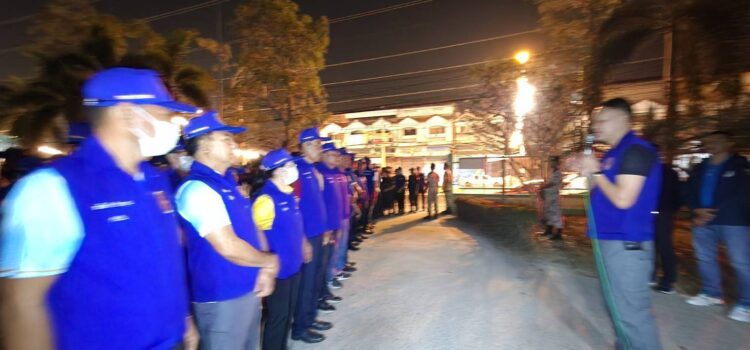 นอภ.บ้านค่าย เปิดปฏิบัติการ”ฟ้าสาง” ปูพรมค้นหมู่บ้านทั้งอำเภอ หาผู้ค้า ผู้เสพยาเสพติด