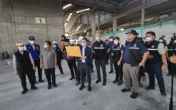 รมว.อุตสาหกรรม ติดตามการขนกากตะกรันอะลูมิเนียมดอส เที่ยวสุดท้าย พอใจขนหมดเร็วกว่ากำหนด