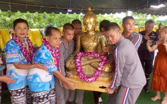 วันไหลสงกรานต์บ้านเพ จ.ระยอง ประชาชนแห่สาดน้ำสงกรานต์กันคึกคัก