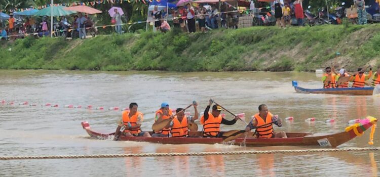 กำนันต.หนองบัว อ.บ้านค่าย จ.ระยอง จัดแข่งขันเรือพาย 5 ฝีพาย ในช่วงเทศกาลสงกรานต์